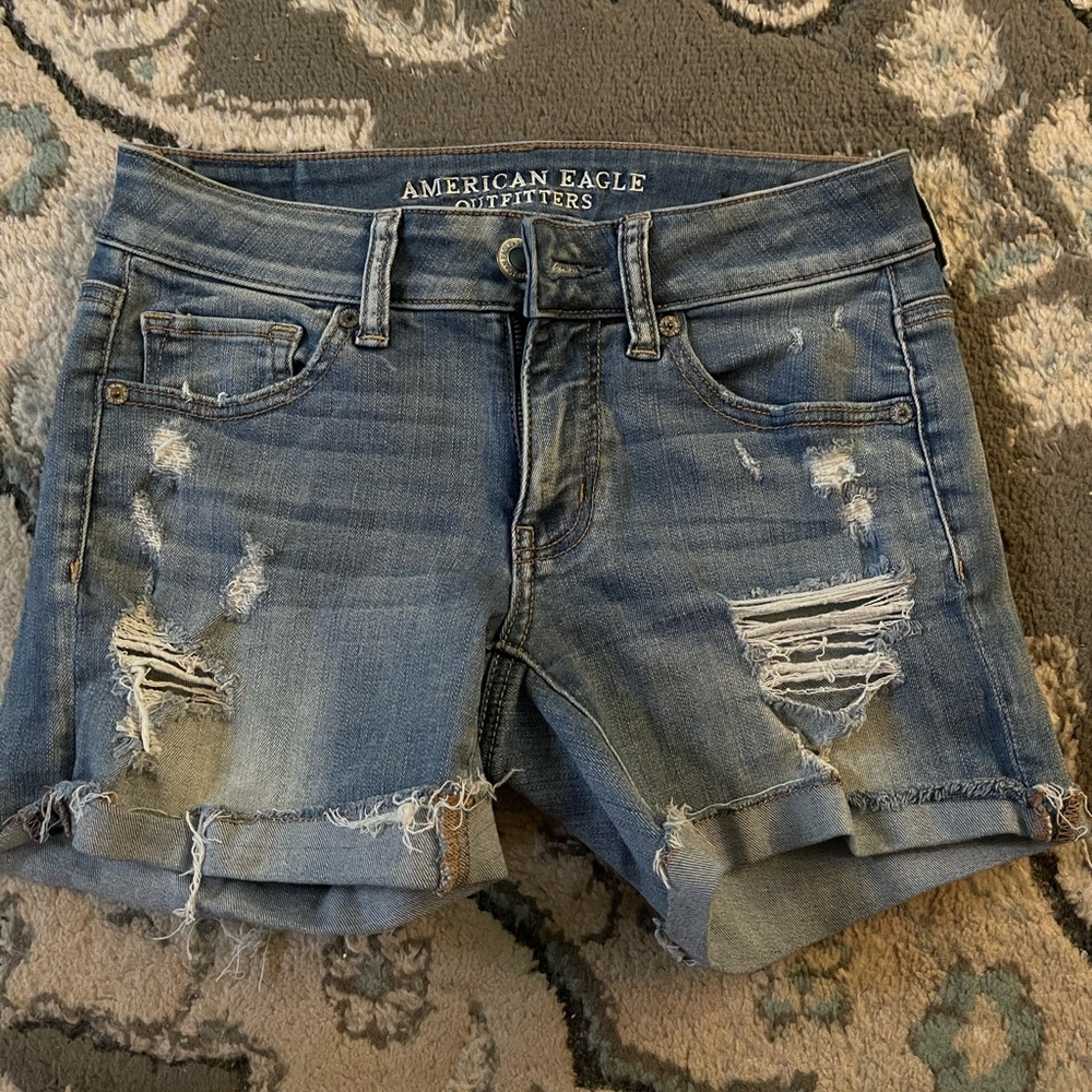 American Eagle 🦅 Outfitters Destroyed super stretch denim shorts,Used one time.